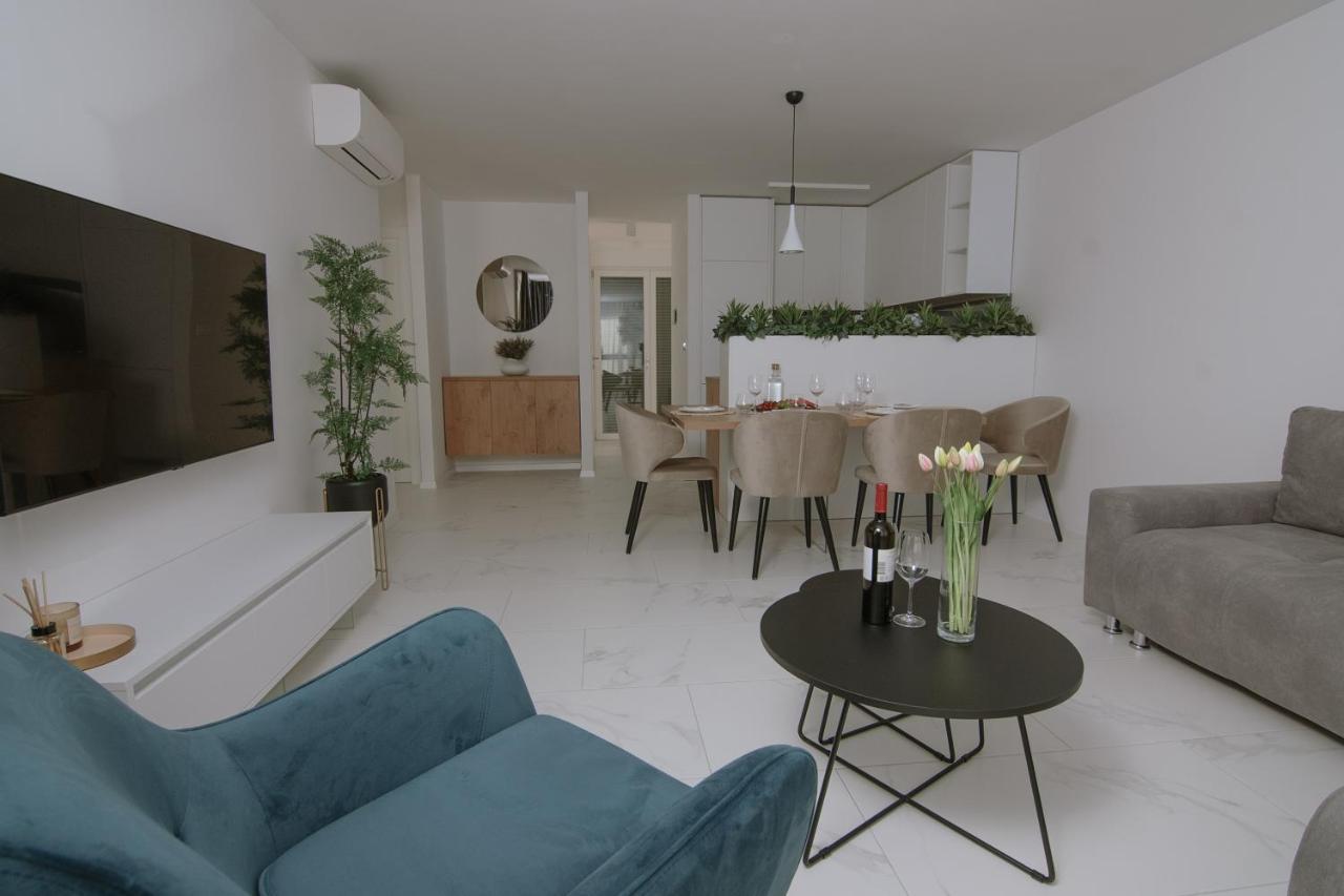 Apartments Adriatic Pearl Trogir Exterior photo